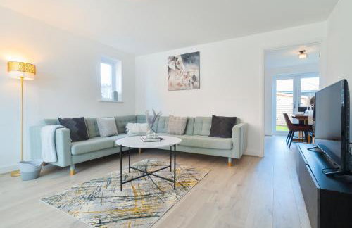 Modern Spacious 3 Bedroom House in Canterbury with En Suite and Free Parking Perfect for Contractors & Families - Photo 6