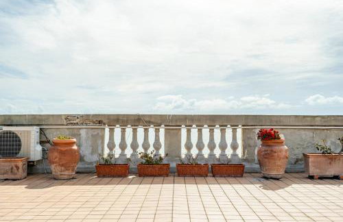 Rooftop in front of the Castle - Photo 25