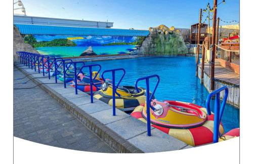 The Blue Lagoon 2 bedroom lodge with hot tub - Foto 63