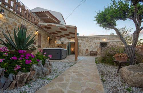 Pamelas House with Jacuzzi - Photo 14