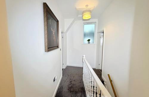 Comfortable 4BR House Ideal for Families & Workers - Foto 4