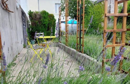 Maison charmante avec jardin près de Tours et Châteauroux - FR-1-591-594 - Photo 1