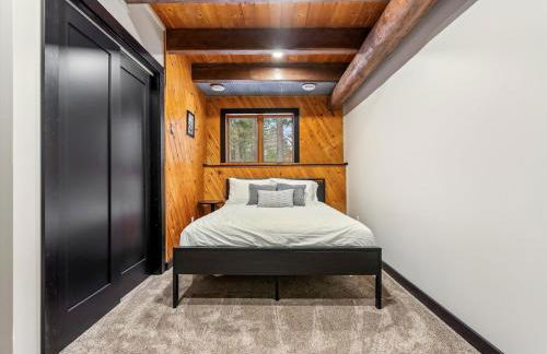 The Log Haus, a newly renovated lakefront cabin close to the trails - Foto 28