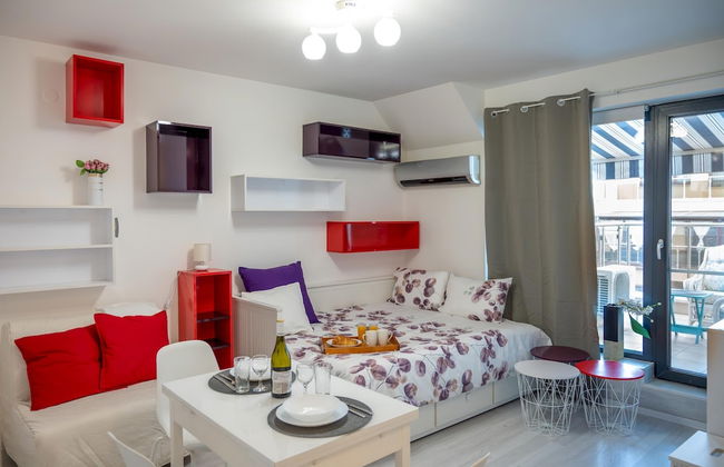 Colorful Studio With Balcony - Free Parking - Foto 9