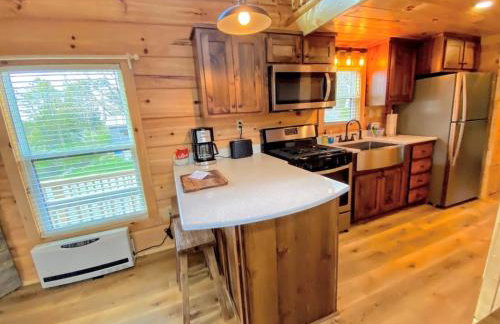 B2 NEW Awesome Tiny Home with AC Mountain Views Minutes to Skiing Hiking Attractions - Foto 28