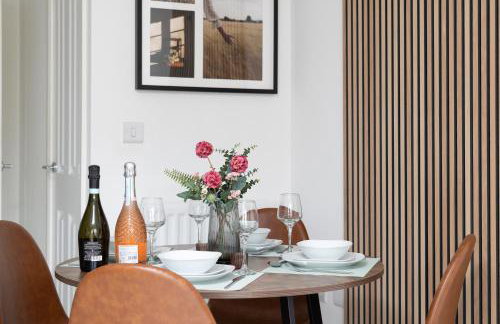 4 Bedroom House By Humming Nest Short Lets & Serviced Accommodation Milton Keynes With Free WiFi & Parking - Foto 20