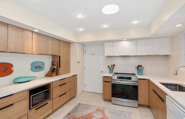 Mid-century Mod Retreat Lakefront Trails, Quiet - Photo 6