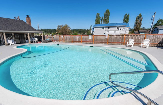 Beachcomber's Bliss by Avantstay Steps to the Beach Ocean Views - Photo 39