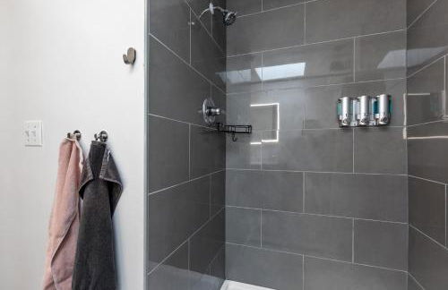 Pristine Townhouse With Rooftop Deck Near Canton! - Foto 13