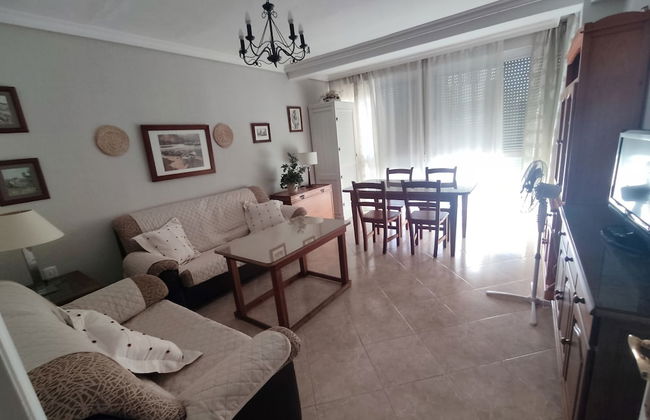 Playamar in Cadiz With 3 Bedrooms and 1 Bathrooms - Foto 1