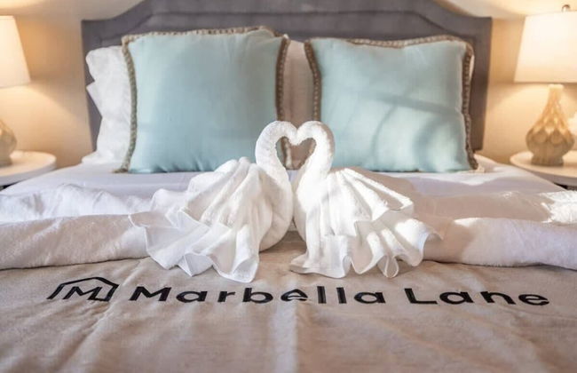 Marbella Lane - Charming 4BR Bungalo for Relaxing Retreat - Photo 13