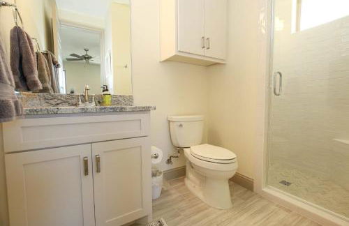 Contemporary, Luxury Retreat on Lake LBJ with Heated Pool - Foto 24