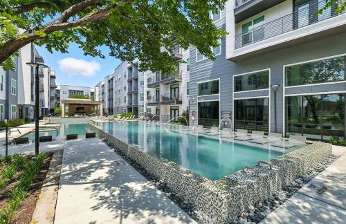 95 Luxury 2B2B Condo DT Fort Worth, Resort Style Pool & Gym, Golf Simulator, 7M to Dickies Stadium, 15M to AT&T stadium - Foto 25