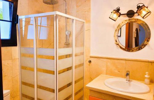 Villa with heated pool & Jacuzzi - Foto 11