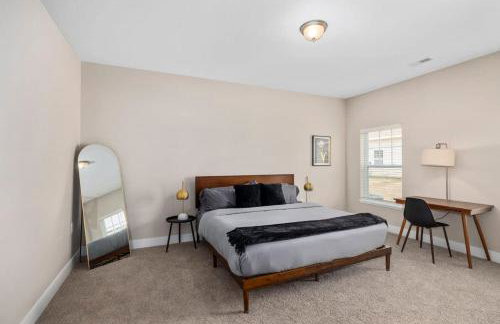 Modern New Build 12BR 12BA w Garage Patio - Foto 4