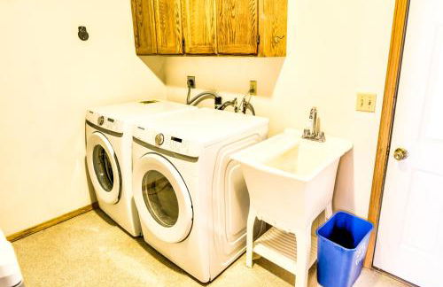 Alpine Highmark by KABINO Hot Tub Fire Pit Fully Fenced Backyard WiFi - Foto 28