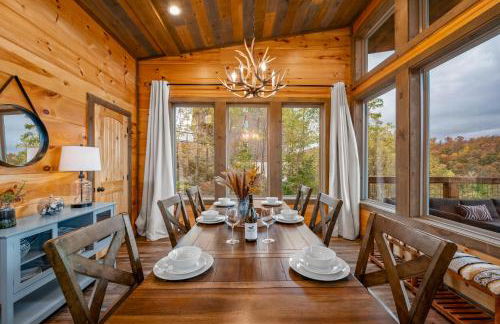 The Overlook - '21 Cabin - Gorgeous Unobstructed Views - Fire Pit Table - GameRm - HotTub - Xbox - Lots of Bears - Foto 19