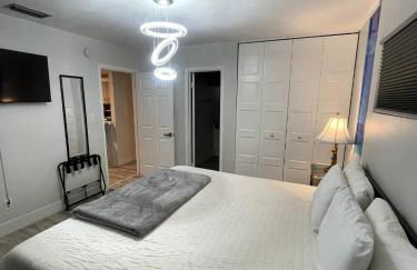 240 Queen Bed, 3 Pools, 80in TV - Foto 2