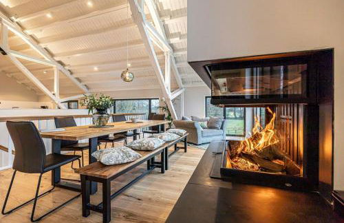 Traditional Architecture Meets Modern Design - Photo 2