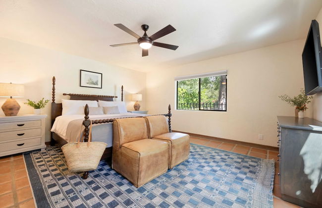 Starlight Estate by Avantstay 26 People! Architectual Mansion w/ Pool, Tennis Court, Game Room - Photo 6