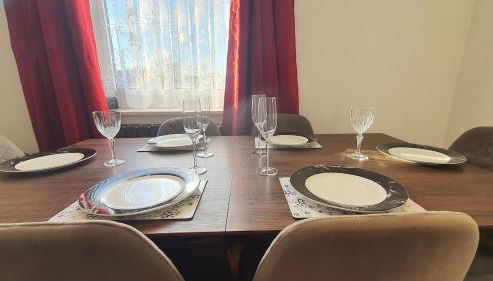 Harbour House - Entire Detached 4-BDR, Ensuite & Bath, Fast Speed Wi-Fi, Smart TV, Self Catering - Serving Contractors, Tourists, Santa Pod & Silverstone! - Foto 3