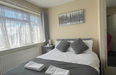 Shortlet Express, Beautiful 3 bedroom House in Rainham - Foto 5