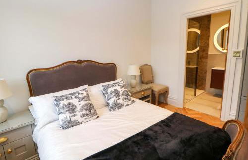 The Reading Room - Photo 15