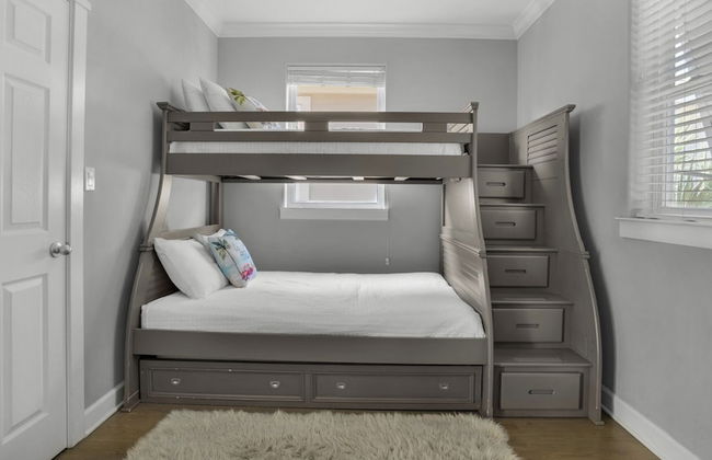 4BR Home, Private Pool, Steps From Beach, Minutes to Top Attractions - Foto 12