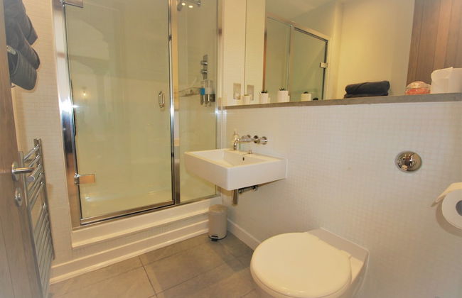 Cozy Coastal Apartment - Photo 7