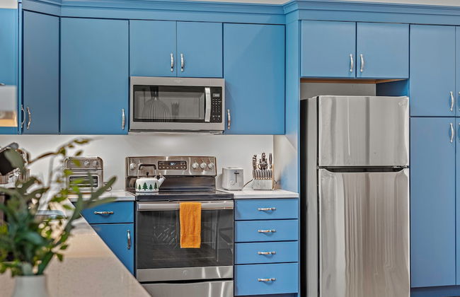 Happy Trails Chalet by Avantstay Sauna Deck Private Community Beach Access - Photo 15