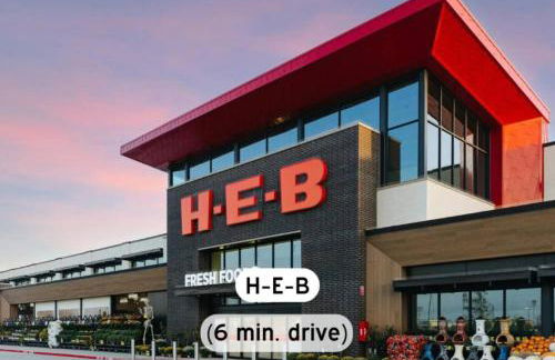 Modern 2BR Retreat- Prkng,Near Rvrwlk & Conv Ctr - Foto 16