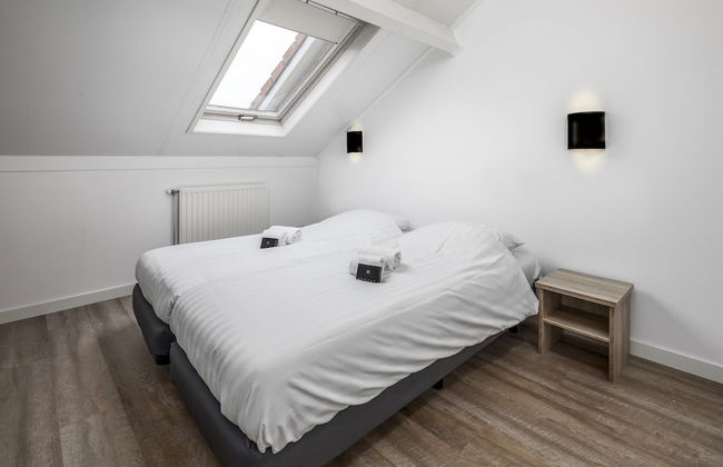 Restyled Bungalow With 2 Bathrooms, Near the Beach - Photo 4