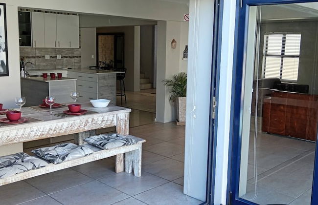 Relax in Style at Ndigo Blue, Langebaan's Coziest Holiday Home - Foto 22
