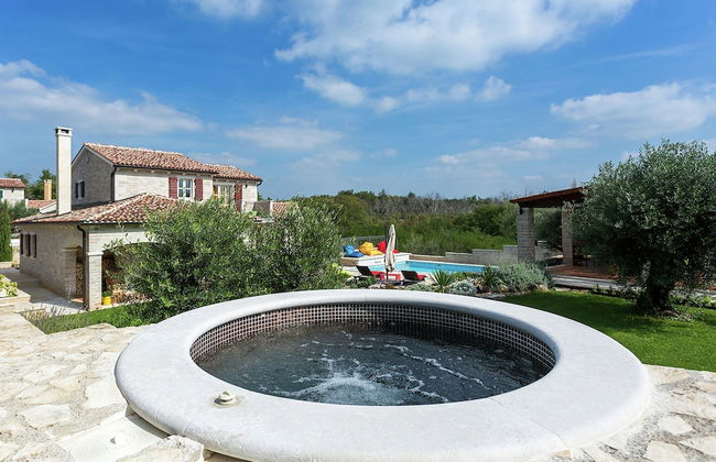 Villa in Porec With Private Pool & Garden - Foto 32