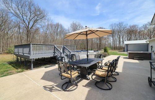 Luxe Lrg Pocono House for 18 Hot Tub/Gameroom/Pool - Foto 33