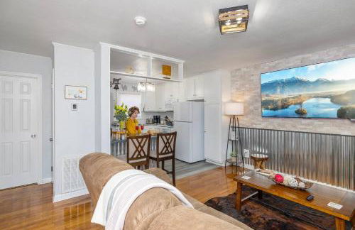 Country Cow Flair with Large TVs, Ample Parking, Nintendo, EV Ready - Photo 36