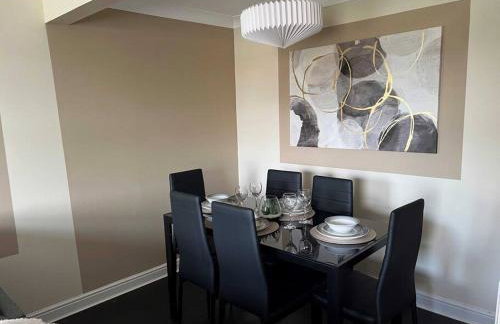 Large 4 Bedroom 3 Bathroom Town House with Secure Parking by Amazing Spaces Relocations Ltd - Foto 37