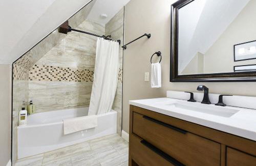 3 Bedroom House with Netflix, FREE Parking, Near Hospitals, Shopping,Food - Foto 21