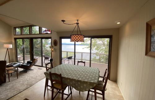 PNW MCM 155ft Private Waterfront Gem on Raft Island with Hot Tub - Foto 11