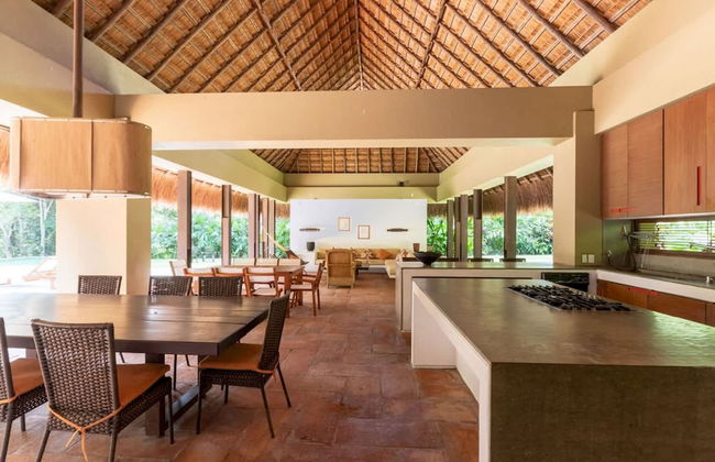 Atonishing 5BR Villa at Mesa de Yeguas - Photo 6