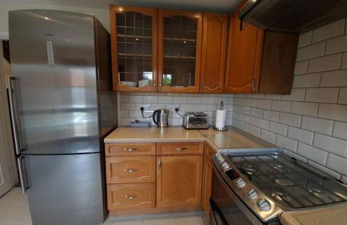 London Luxury 6 Bedroom Family House Sleeps 12 people Parking for 4 Cars Close to tube. - Foto 28