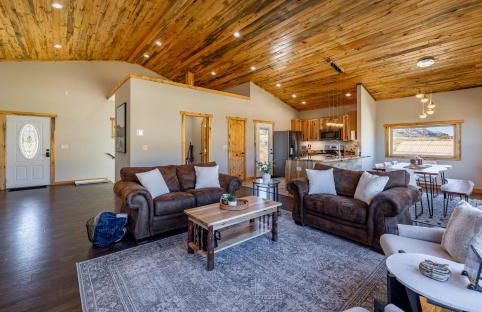 The Yellowstone - Spacious Wapiti Valley Cabin with Stunning Views! - Foto 21