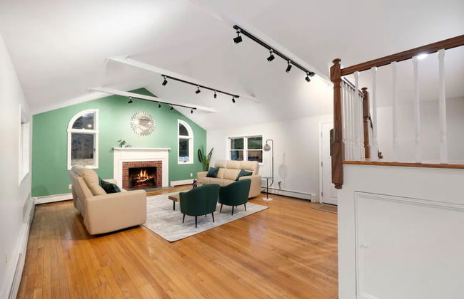 Cozy Fall Home With 4BR and Fireplace - Photo 9