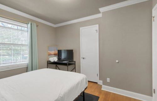 The Retro Pad - Large Yard and Foosball Table - Photo 28