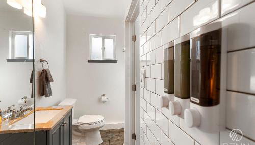 The Red Door Guesthouse - Cozy, Central and Quiet - Foto 5, towels, Shower