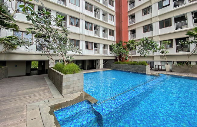 Homey and Nice 1BR at LRT City Jatibening Apartment - Photo 21