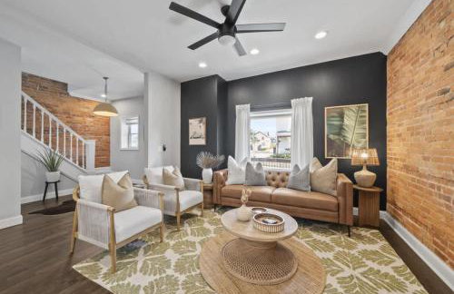 Hanford House w Hot Tub,Sauna,Bar - Photo 10