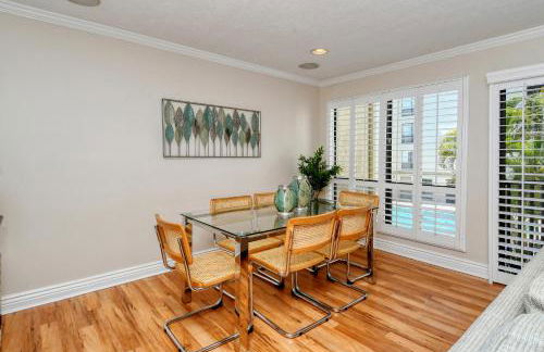 Two-Level, Heated Pool, Trolley to Beach & Village - Foto 10