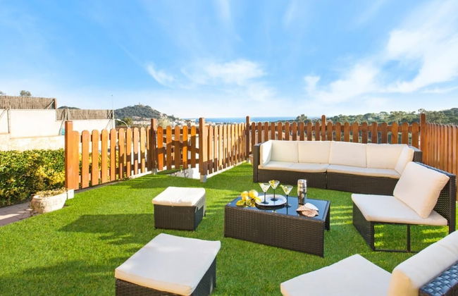 Vila Maer in Blanes With 5 Bedrooms and 2 Bathrooms - Photo 2