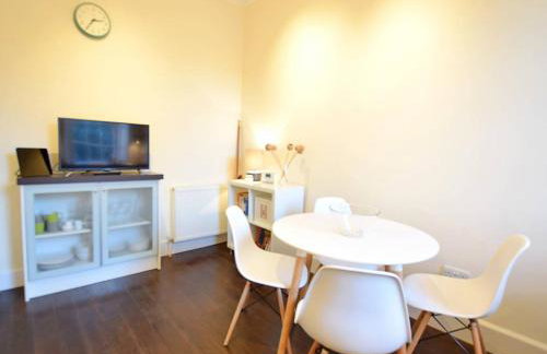 JOIVY City Centre Chic for two Next to Calton Hill - Foto 6